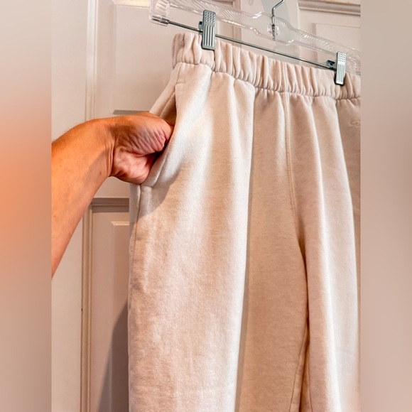 HOLLISTER Feel Good Fleece Dad Joggers – Light Heather Cream – NWT – Size XS - Picture 5 of 14